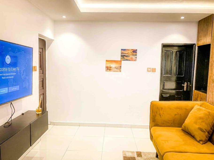 Beautiful Studio -3 Mins Walk To The Beach Apartment Lagos Exterior photo